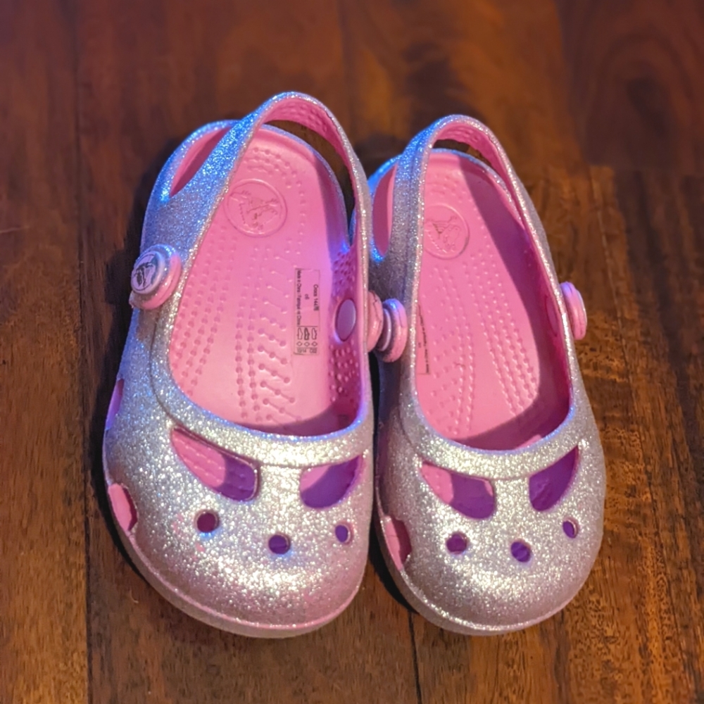 Crocs size C6